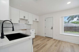 5847 Southington St in Houston, TX - Building Photo - Building Photo