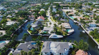 830 NE Boca Bay Colony Dr in Boca Raton, FL - Building Photo