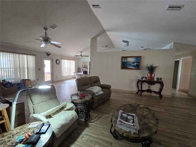 8473 Bay Dr in Spring Hill, FL - Building Photo - Building Photo