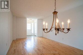 2382 Sequoia Way in Oakville, ON - Building Photo - Building Photo