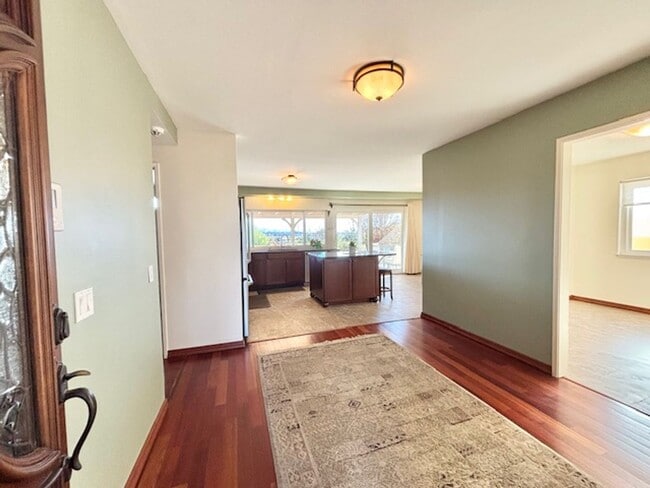 10042 Brazos Ct in Ventura, CA - Building Photo - Building Photo