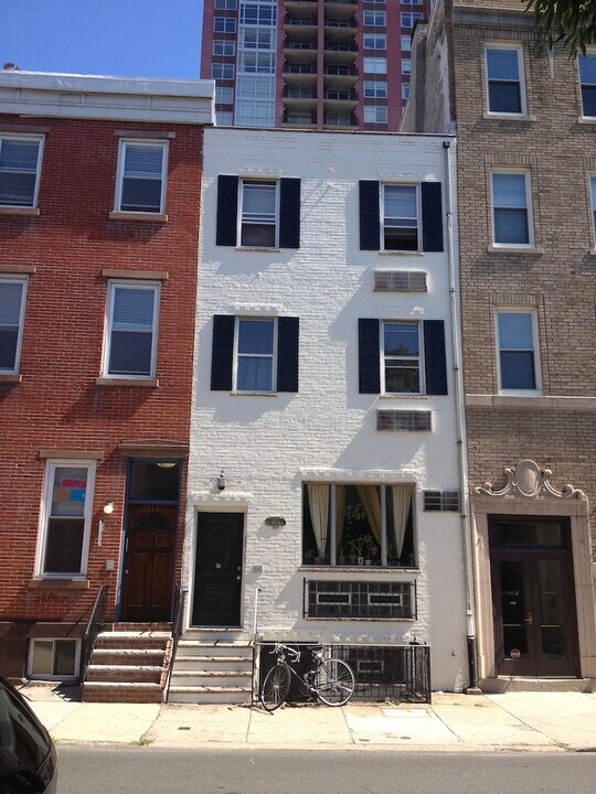 1413 Lombard St in Philadelphia, PA - Building Photo