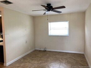 1824 Monroe St-Unit -11 in Hollywood, FL - Building Photo - Building Photo