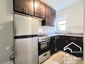 437 W Belden Ave, Unit B206 in Chicago, IL - Building Photo - Building Photo