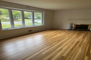 10 Gwynne Ct in Closter, NJ - Building Photo