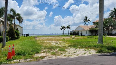 5638 Riverside Dr in Cape Coral, FL - Building Photo - Building Photo