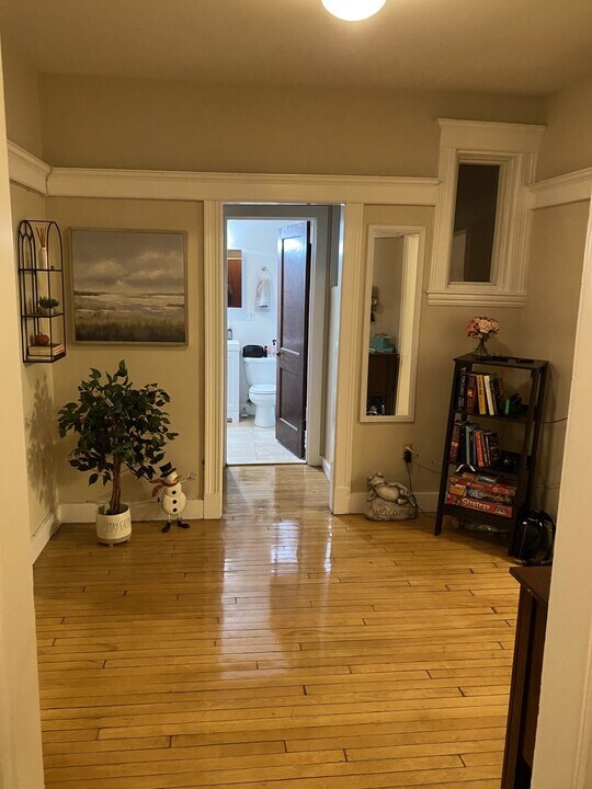 71 Gardner St, Unit 1F in Boston, MA - Foto de edificio