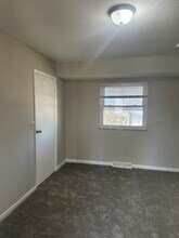 415 Barwood Dr in Columbus, OH - Foto de edificio - Building Photo