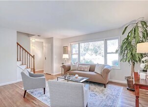 6 Burgundy Ln in New City, NY - Building Photo - Building Photo