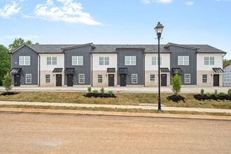 Meadow Hill Townhomes in Clarksville, TN - Building Photo - Building Photo