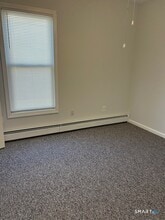 227 Howe Ave in Shelton, CT - Foto de edificio - Building Photo