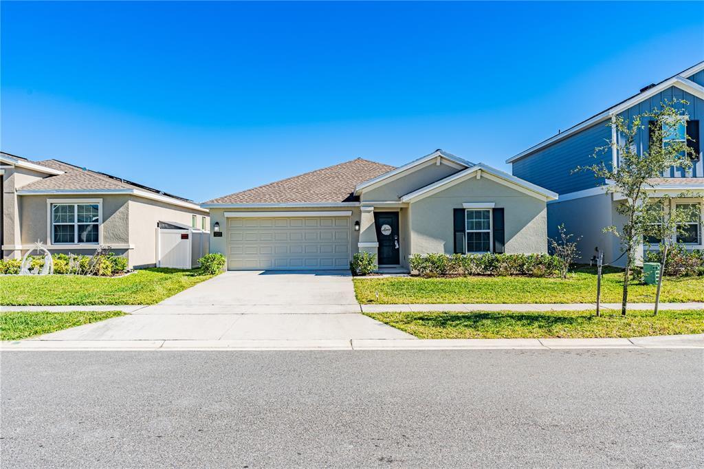 1011 John Jacob Rd in Davenport, FL - Building Photo