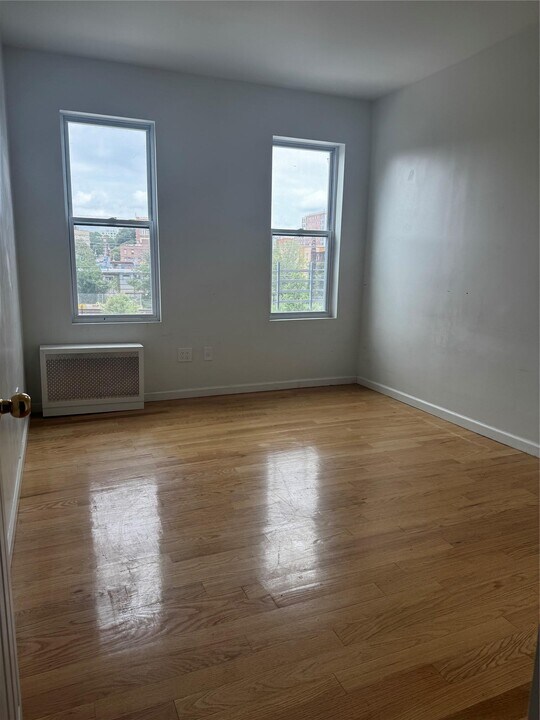 1249 Bronx River Ave in Bronx, NY - Building Photo
