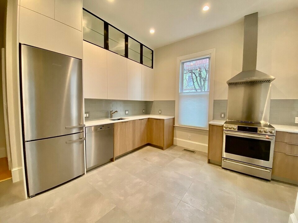 5 Gorham Ave, Unit 1 in Brookline, MA - Building Photo