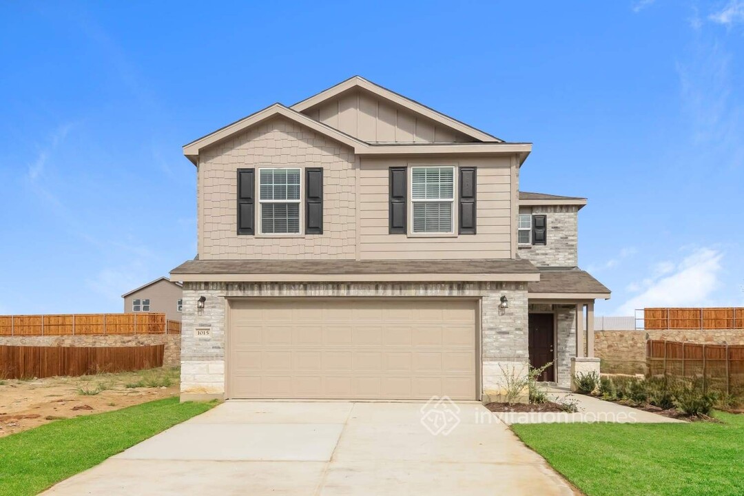 1015 Clear Dusk Ln in Forney, TX - Foto de edificio