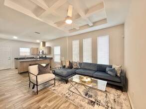 5000 N Crown Point in Edinburg, TX - Building Photo - Building Photo