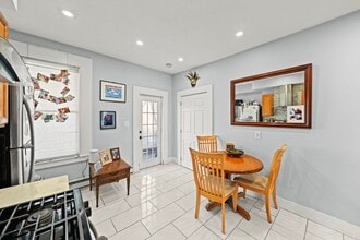 150 Bremen St, Unit 1 in Boston, MA - Foto de edificio - Building Photo