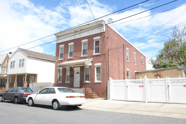 182 Patterson St in Perth Amboy, NJ - Building Photo - Building Photo