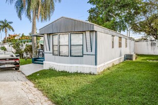 4732 SW 46th Ln in Davie, FL - Building Photo