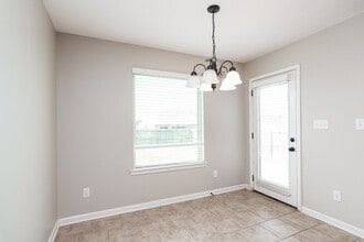 40 Willow Springs Ln in Oakland, TN - Foto de edificio - Building Photo