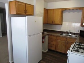 107 W Shelbourne Dr in Normal, IL - Building Photo - Building Photo
