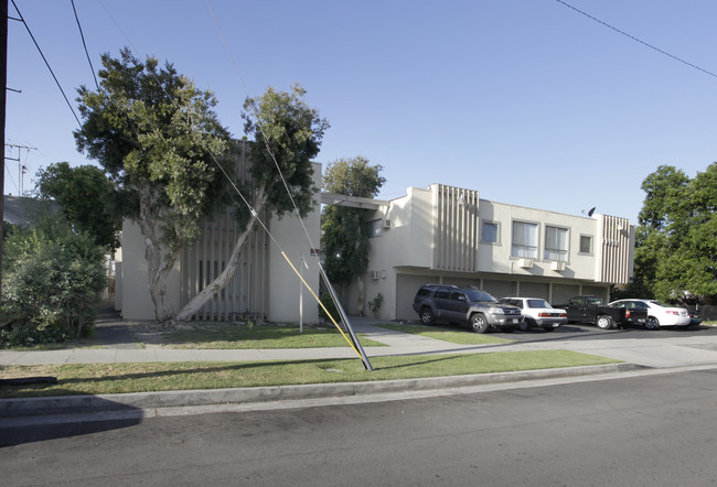 11448 Cumpston St in North Hollywood, CA - Building Photo - Building Photo