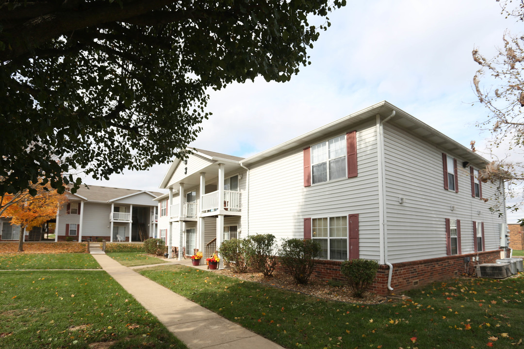 Holly Ridge Apartments in Nixa, MO - Building Photo