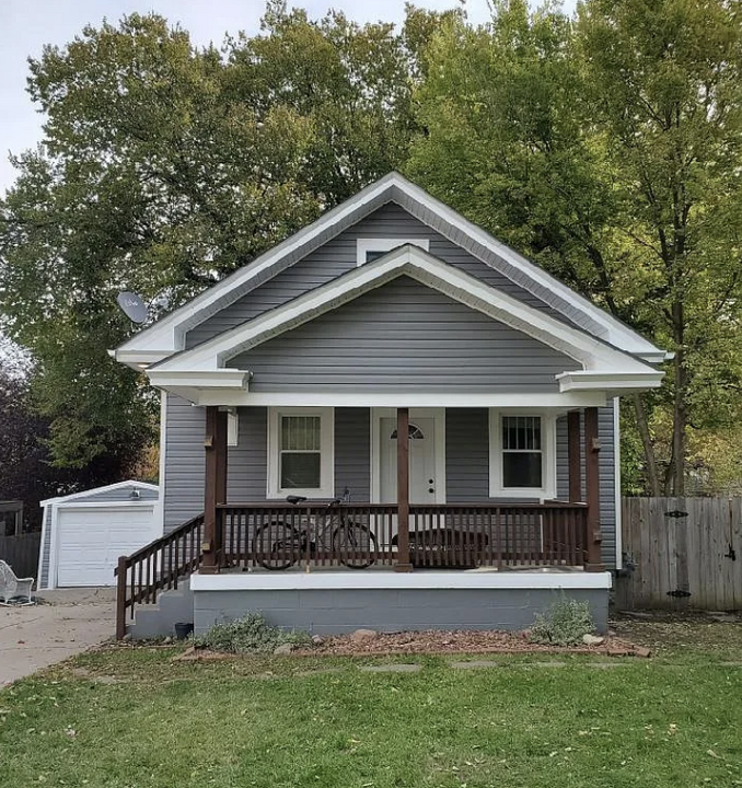 720 S 52nd St in Lincoln, NE - Building Photo