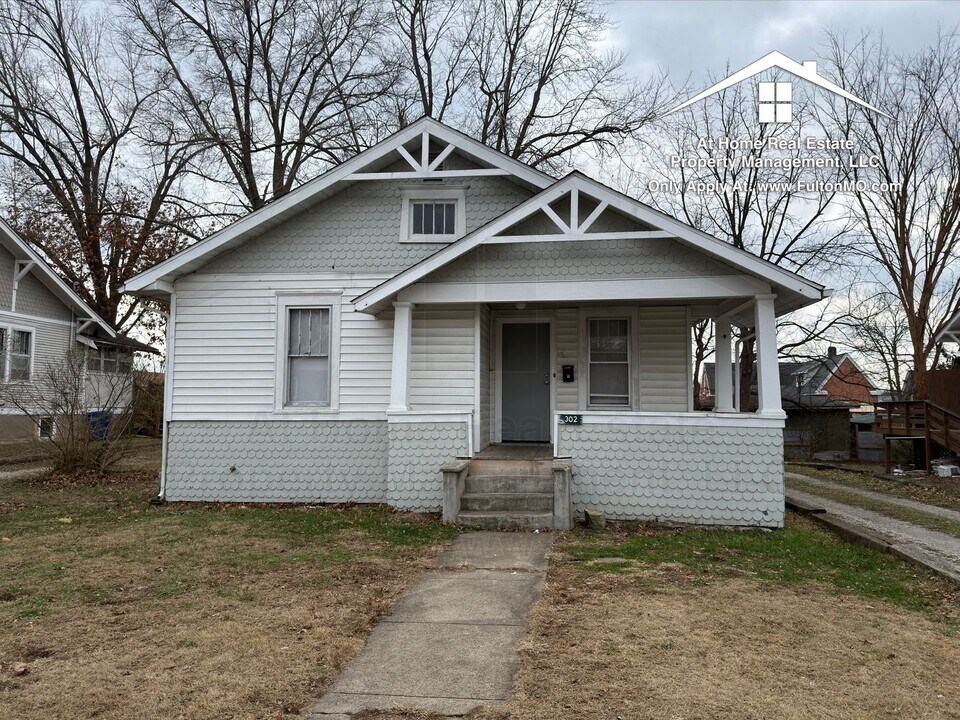 302 W 6th St in Fulton, MO - Building Photo