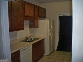 8580 Thomas Rd in Riverdale, GA - Building Photo - Building Photo