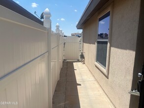 12964 Hueco Cave Dr in El Paso, TX - Foto de edificio - Building Photo