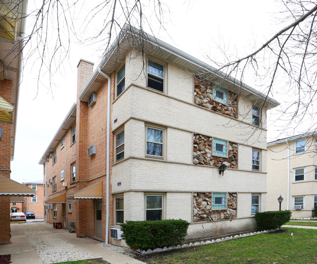 8417 W Bryn Mawr Ave in Chicago, IL - Building Photo - Building Photo