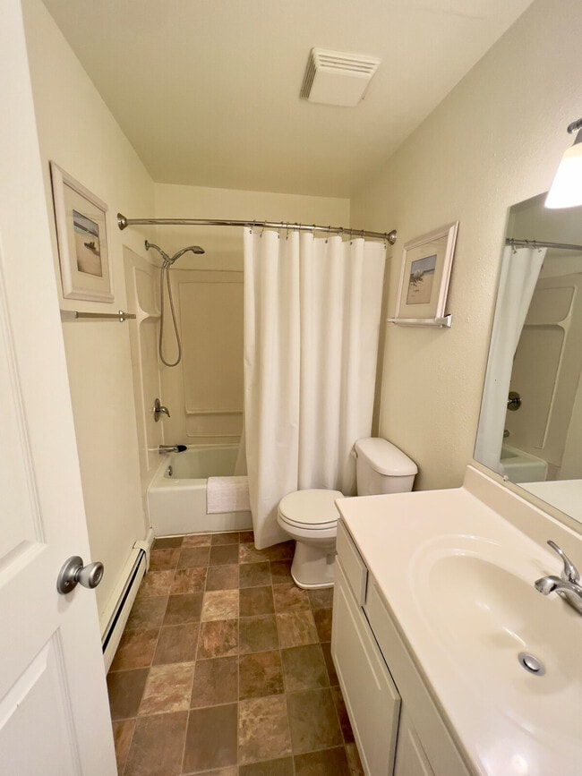 1616 Green Valley Dr in Janesville, WI - Building Photo - Building Photo