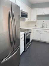 2727 Miradero Dr, Unit 204 in Santa Barbara, CA - Building Photo - Building Photo