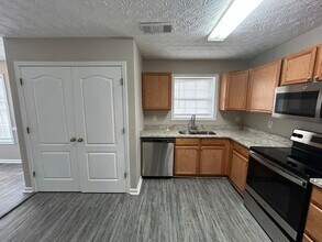 7169 Bowie Dr in Stonecrest, GA - Building Photo - Building Photo