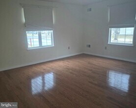 904 Sweetwater Dr in Cinnaminson, NJ - Foto de edificio - Building Photo