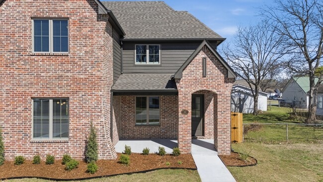 316 E Elgin St in Broken Arrow, OK - Foto de edificio - Building Photo