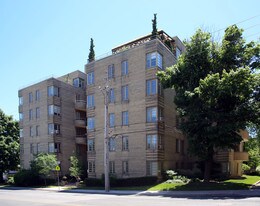 707 Eglinton Ave W in Toronto, ON - Building Photo