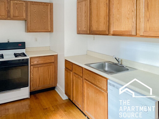 property at 1448 W Cornelia Ave