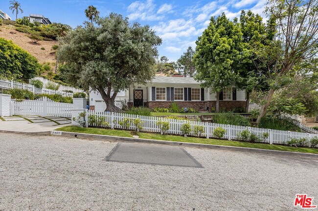 1462 Rising Glen Rd in Los Angeles, CA - Building Photo - Building Photo