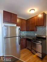 3721 N Pine Grove Ave, Unit #3722-W2 in Chicago, IL - Foto de edificio - Building Photo