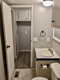 970 Collin Cir photo'