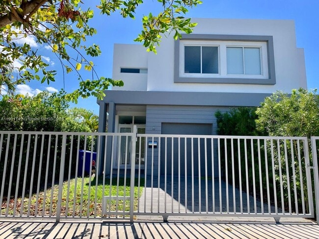property at 2852 SW 32nd Ct