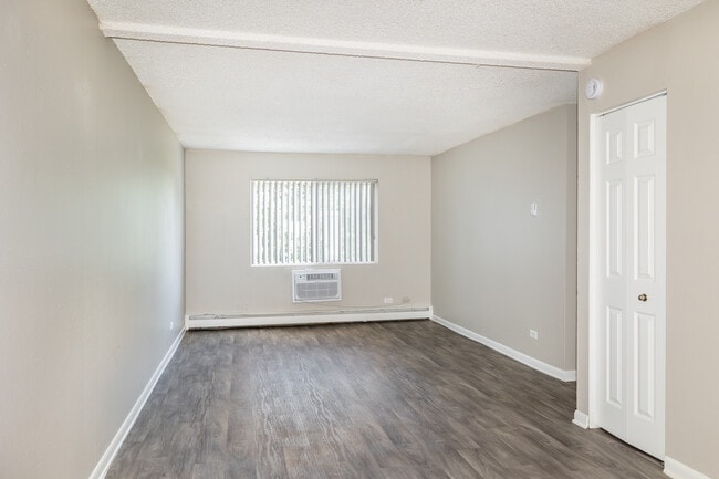 The Meridian at Lakewood in Lakewood, CO - Foto de edificio - Building Photo