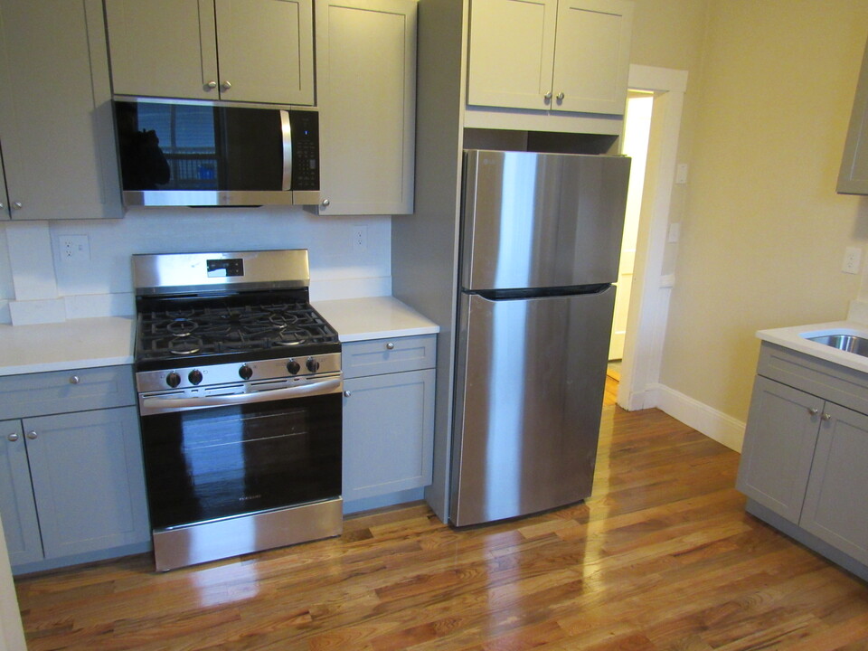 3 Pleasant St, Unit 3 in Boston, MA - Building Photo