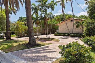 5830 Pine Tree Dr in Miami, FL - Building Photo - Building Photo