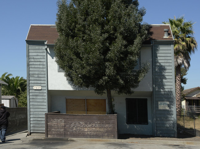 1449 73rd Ave in Oakland, CA - Foto de edificio - Building Photo