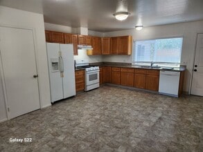 7338 Corsica Ct in Rohnert Park, CA - Building Photo - Building Photo