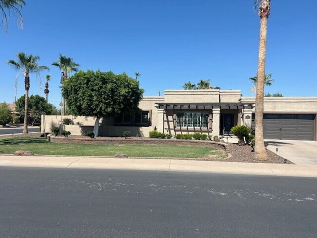 property at 4037 S Taylor Dr