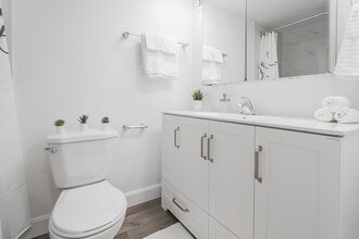 1595-1635 Dudemaine Rue in Montréal, QC - Building Photo - Building Photo